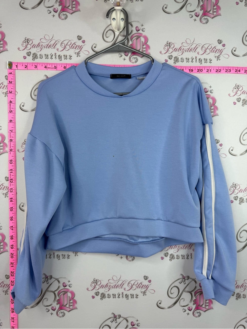 21 saints Light Blue Cropped Crewneck Sweatshirt with White Sleeve Stripe